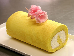 マザーブーケ付母の日ロールケーキ【クレープ工房】