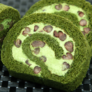 ふわとろ抹茶ロールケーキ【南房総びわ問屋】