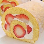 静岡産いちごたっぷり！いちごロールケーキ【パティスリーララ】