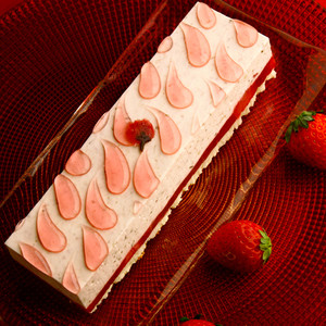 さくら苺のケーキ【エコール・クリオロ】